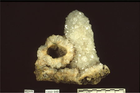 Mineralogia: quars (varietat cristall de roca). Núm. Reg. 1350/949 (Col·lecció Col·legi del Collell, 1998).